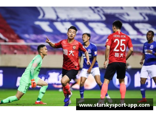 广州恒大2-1击败上海申花，继续领跑中超积分榜，登顶榜首巩固领先优势
